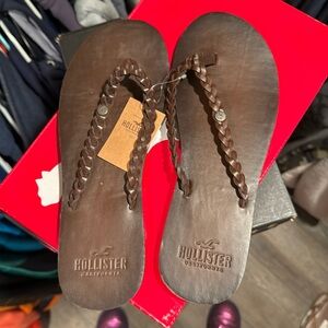Hollister Betty flip flops size smalll